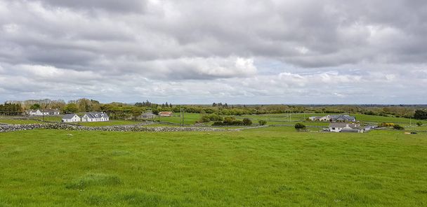 idyllisch landschap in West-Ierland in de lente - Foto, afbeelding
