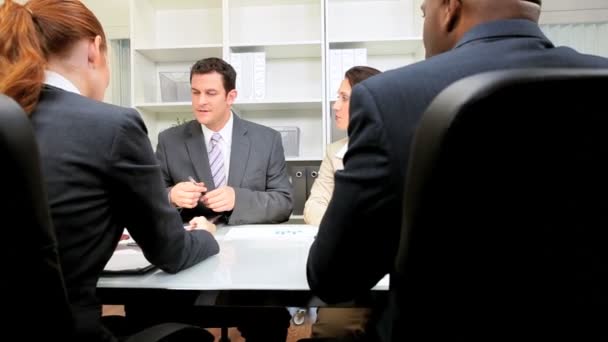 ділової зустрічі Multi Ethnic Business Team
 - Кадри, відео