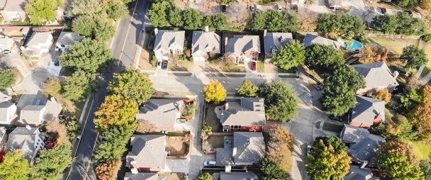 Vista panorâmica superior aérea da subdivisão suburbana perto de Dallas, T
 - Foto, Imagem