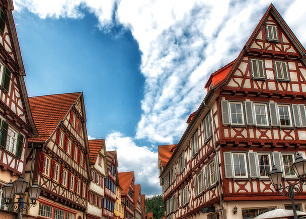 Исторические полудеревянные дома на рыночной площади, Calw, Шварцвальд, Баден-Вюртемберг, Германия
 - Фото, изображение