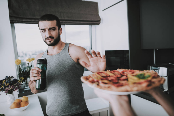 Sporty Man Refuse To Girlfriend To Take Junk Food. Make A Decision. Right Choice. Healthy Lifestyle. Junk Food. Fresh Nutrition. Vegetable Cocktail. Eating Decline. Unhealthy Temptation. - Φωτογραφία, εικόνα