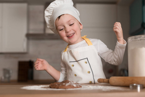 Baby Makes Cookies. Bakery Concept. Children Training - Фото, изображение