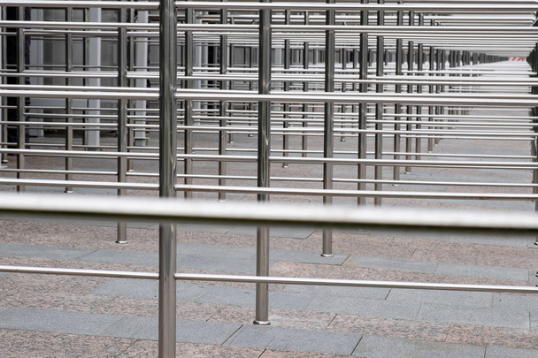 multiple railings in perspective parallel lines of metal chrome pipes - Foto, Imagem