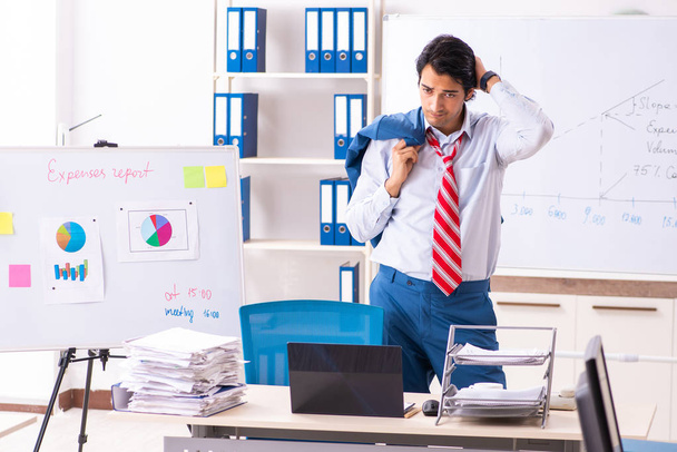 Male sales analyst in front of the whiteboard  - Foto, Imagem