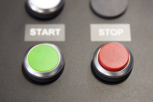 Starten en stoppen van groene en rode knoppen - Foto, afbeelding
