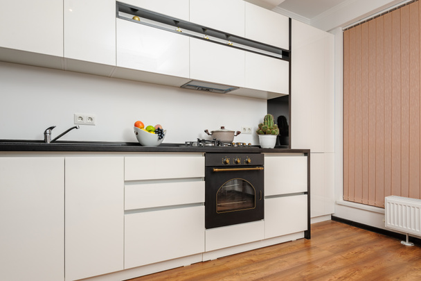 Cozinha moderna clássica preto e branco
 - Foto, Imagem