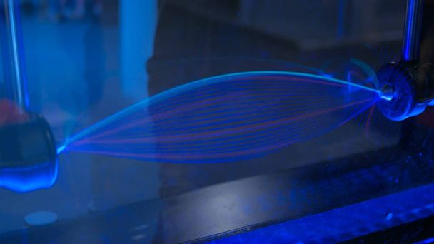 Специфическое устройство показывает преобразование световых волн
 - Фото, изображение