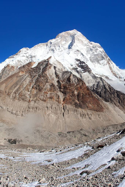Mount Makalu, Barun valley, Nepal Himalayas mountains - 写真・画像