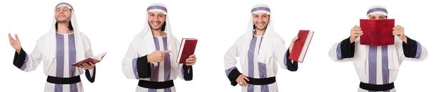 Арабські людина з Коран, ізольовані на білому - Фото, зображення