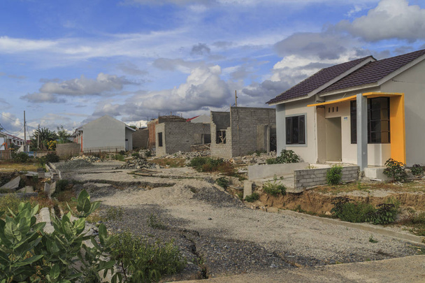 deprem ve الرسالة doğal afetler Petobo Köyü, Palu şehir, merkezi Sulawesi, Endonezya ciddi hasar - Fotoğraf, Görsel