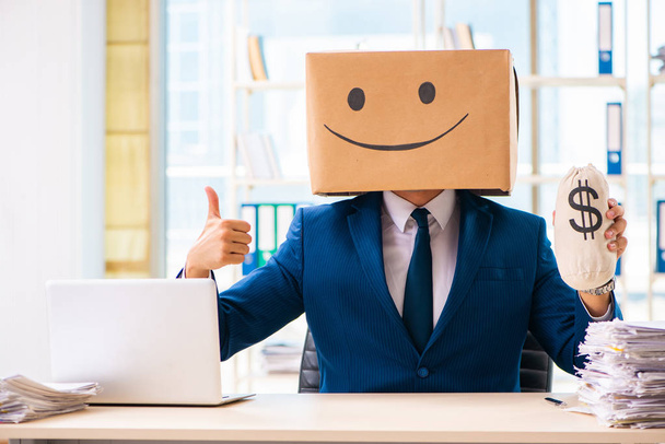 Happy man with box instead of his head - Foto, afbeelding