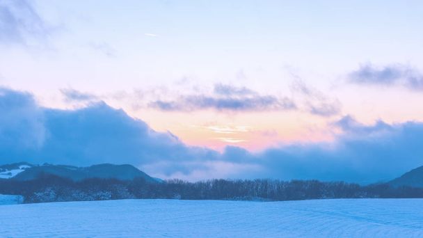 Amazing beautiful winter sunset in the mountains - Fotografie, Obrázek