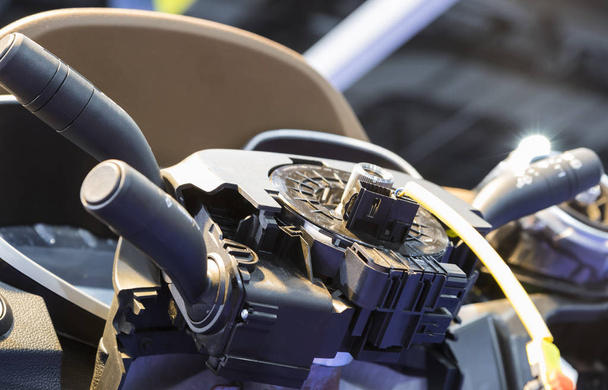automotive steering wheel assembly process  ; selective focus - 写真・画像