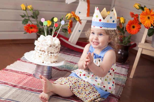 Happy Fancy Beautiful cute baby girl celebrates birthday, fun birthday with pretty little girl. - Фото, зображення