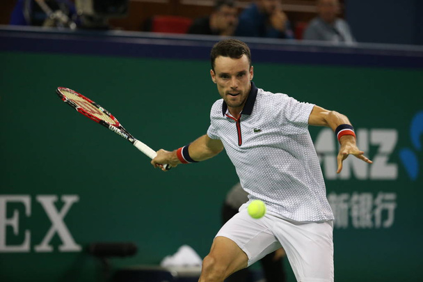 Roberto Bautista Agut of Spain returns a shot to Jo-Wilfried Tsonga of France in their men's singles quarterfinal round match during the 2016 Shanghai Rolex Masters tennis tournament in Shanghai, China, 14 October 2016 - Photo, Image