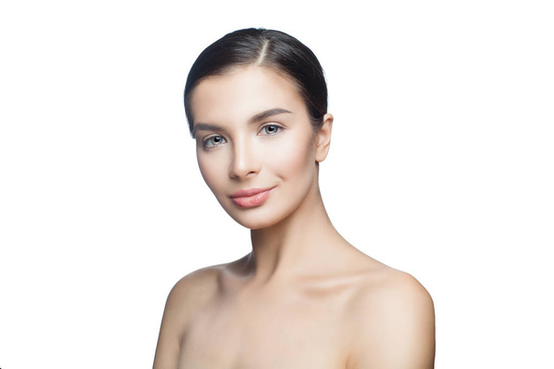 Wellness-Frau isoliert auf weißem Hintergrund. weibliches Modell mit perfekter Haut - Foto, Bild