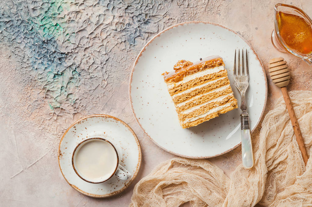 Солодкий домашній медовий торт
 - Фото, зображення