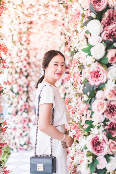 beautiful Asian woman with flower arches - valentine concept - Fotó, kép