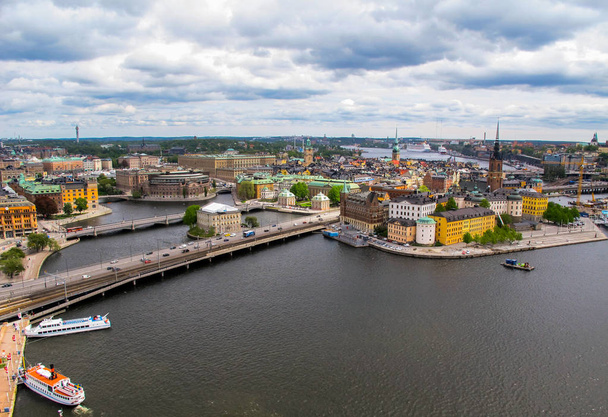 Svezia Stoccolma. Meraviglioso panorama aereo dal ponte di osservazione sulla torre municipale a Gamla Stan (Città Vecchia
) - Foto, immagini