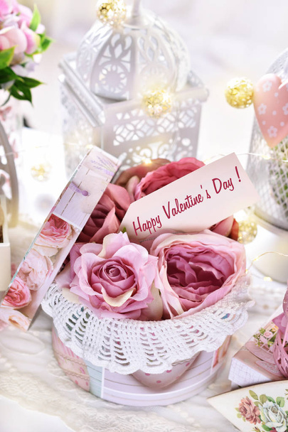 romantic decoration in vintage style with pink roses in the box and paper label for happy Valentine's Day - Foto, Bild