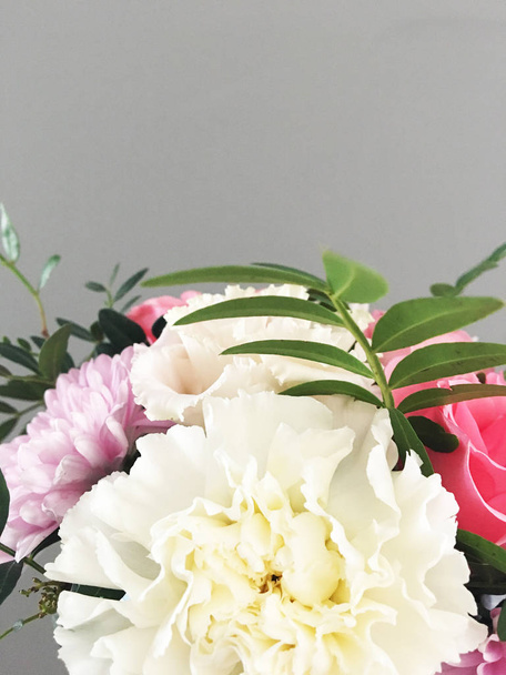Bouquet of flowers, top view, isolated on background - Foto, afbeelding