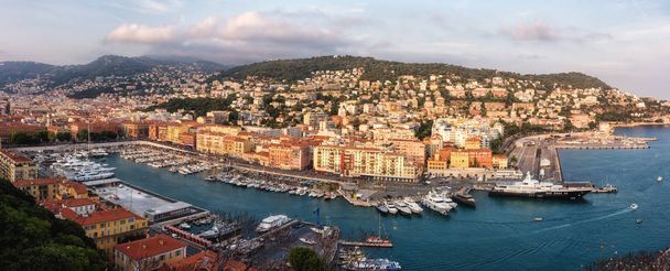 Velké panorama, přístav Nice, úžasný letecký pohled při západu slunce z populární pohledu na Castle Hill, francouzskou riviéru, Cote dazur, Francie - Fotografie, Obrázek