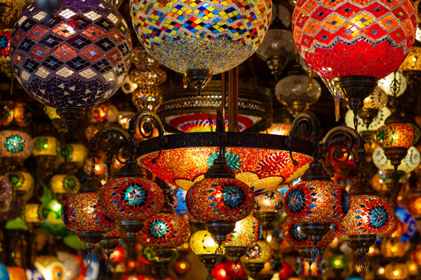 Gran Bazar Estambul, souvenirs tradicionales
 - Foto, Imagen