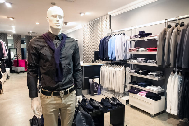 Johannesburg, South Africa - April 27 2011: Interior of an Up-Market Men's Fashion Clothing Retail Store - Foto, afbeelding