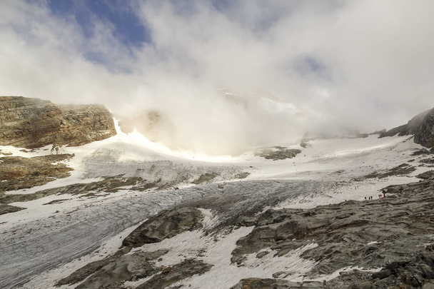 Le glacier Lyskamm du pic Inkids sur le massif du Mont Rosa
 - Photo, image