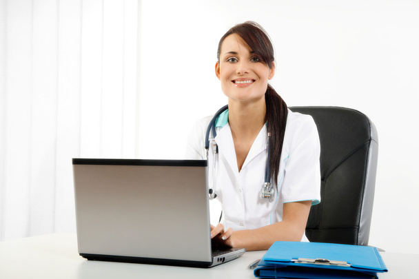 Young female doctor working - Zdjęcie, obraz