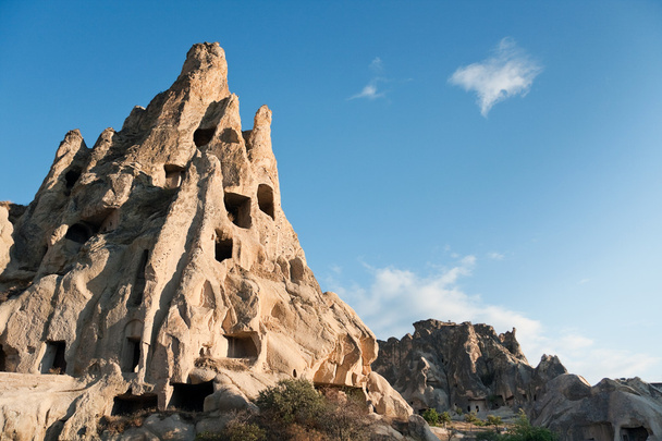 Iglesias en roca
 - Foto, Imagen