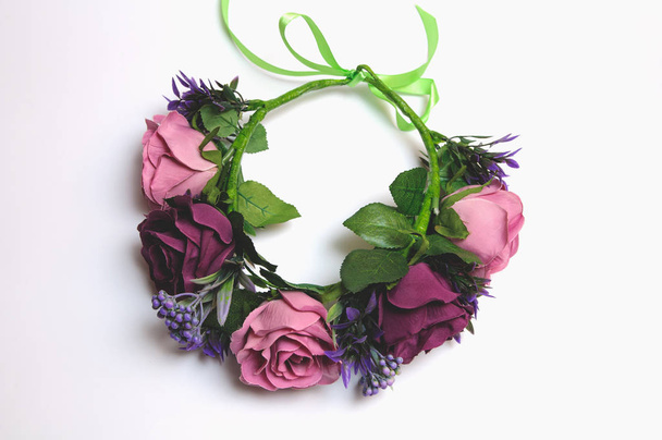 Corona de boda de flores artificiales tierno hecho a mano
 - Foto, imagen