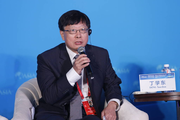 Ding Xuedong, chairman of China International Capital Corporation (CICC), attends a sub-forum during the Boao Forum for Asia Annual Conference 2016 in Qionghai city, south China's Hainan province, 27 March 2016 - Fotó, kép