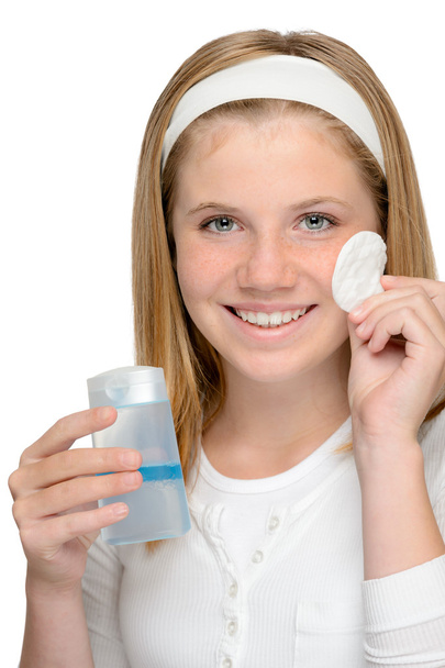 χαρούμενα χαμογελαστό κορίτσι αφαίρεση καθαρισμού προσώπου μακιγιάζ - Φωτογραφία, εικόνα