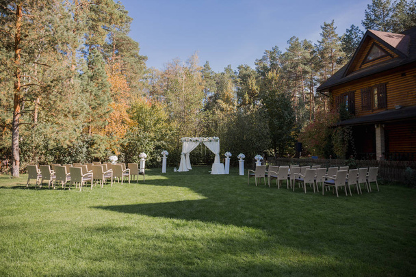 arch for the wedding ceremony in fall in the park - Fotografie, Obrázek