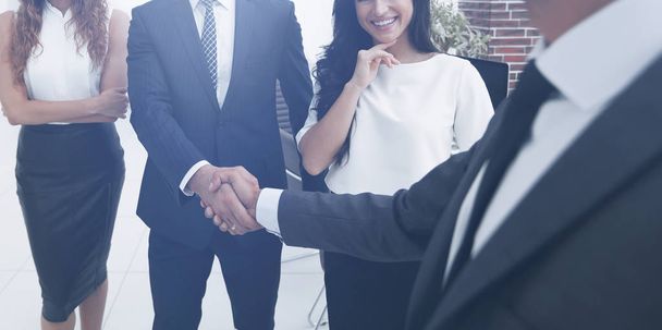 handshake of business people on the background of the office - Φωτογραφία, εικόνα