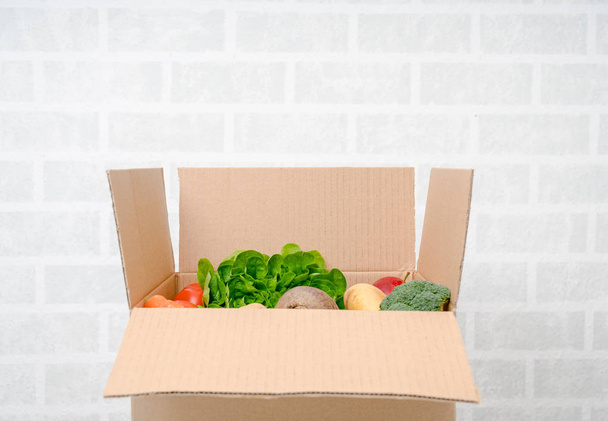 Vegetables box, delivery box. Fresh fruits and vegetables . - Zdjęcie, obraz