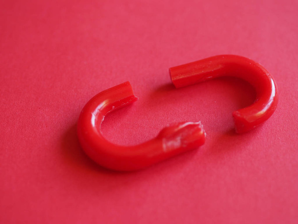 red broken chain link symbol of freedom - Foto, Bild