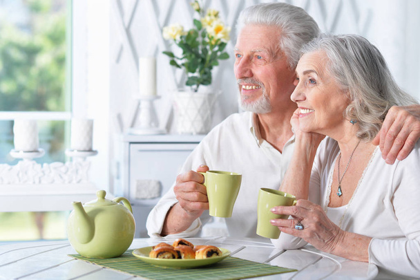happy Senior couple portrait drinking tea  at home - Foto, Bild