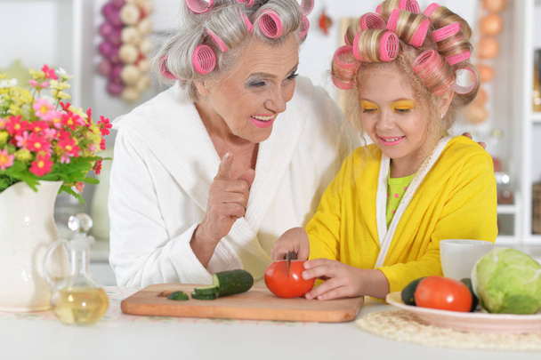 Senior woman and granddaughter at kitchen - Foto, Imagen