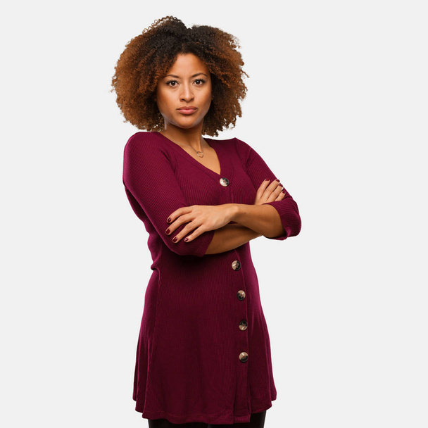 Young black afro woman looking straight ahead - Φωτογραφία, εικόνα