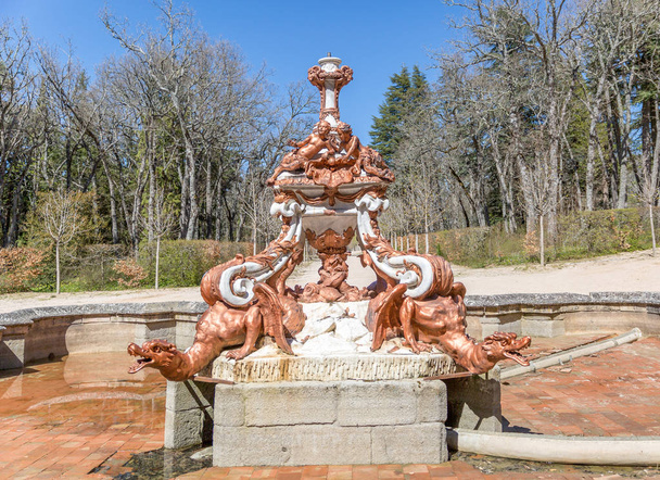 Sculptures mythologiques dans les jardins du Palais Royal de La Granja de San Ildefonso, province de Ségovie, Espagne
 - Photo, image