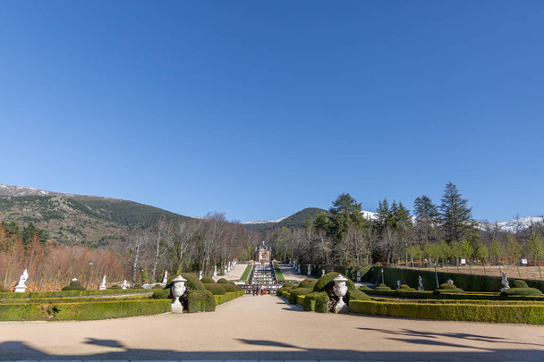 Beau paysage des grands jardins du Palais Royal de La Granja de San Ildefonso, Ségovie, Espagne
 - Photo, image