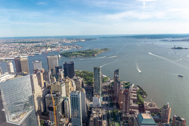 Aerial view of skyscrapers in lower Manhattan. - Foto, imagen