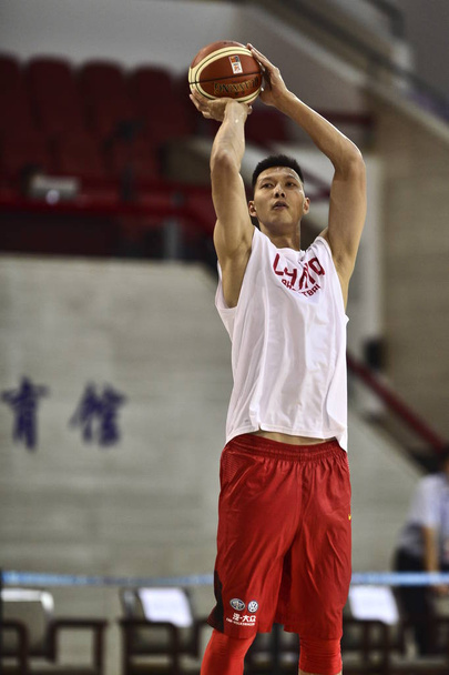 --FILE-Yi Jianlian of China warms up before the basketball match against France during the 2016 Stankovic Continental Champions Cup in Beijing, China, 6 July 2016
 - Фото, изображение