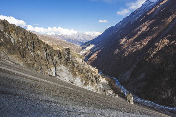 Sentier au lac Tilicho, Himalaya Montagnes du Népal. Circuit d'Annapurna trek
 - Photo, image