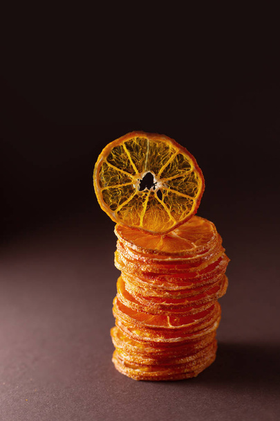 lascas de fatias de laranja secas
   - Foto, Imagem