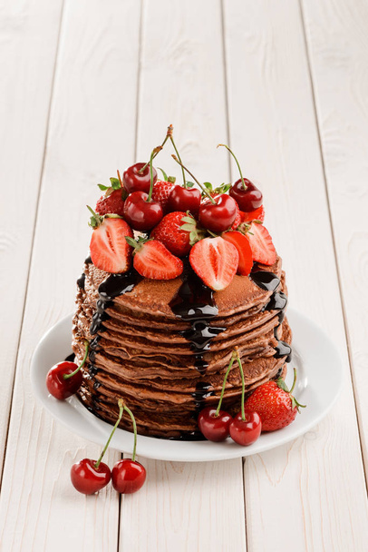 Traditional pancakes adorned with berries - Φωτογραφία, εικόνα