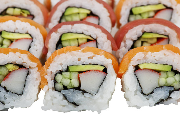 白い背景にサケとマグロを分けて寿司ロール - 写真・画像