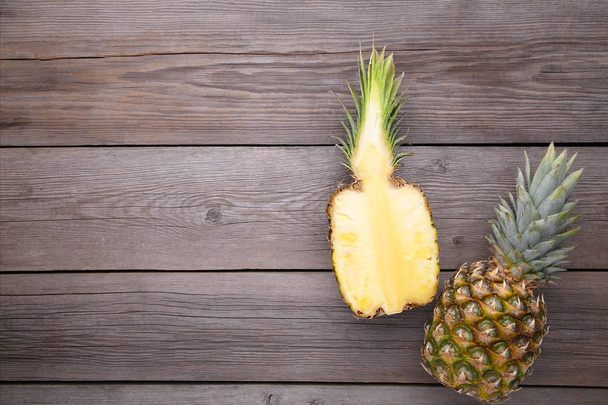 Ripe pineapples on a grey background - Foto, Imagem